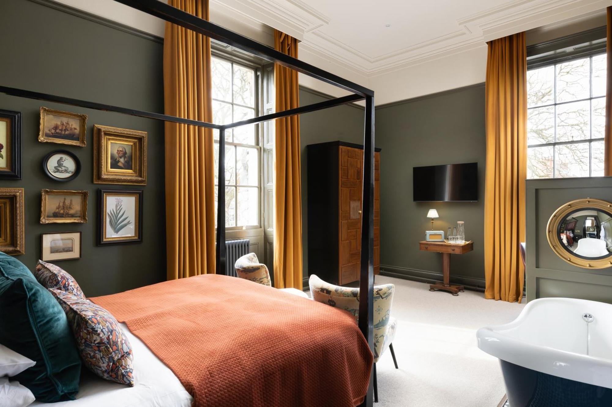 Hotel The Churchill 4*